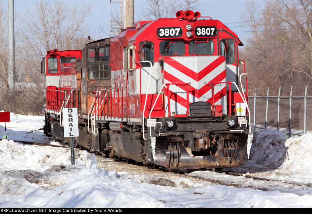 WSOR 3807 and two MP15s idle outside the Villard Ave. shops
